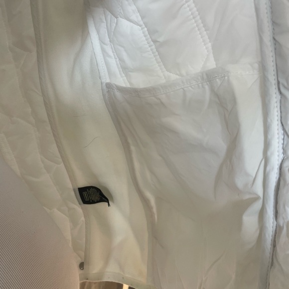 Hunter Quilted White Vest size Medium EUC - Picture 9 of 10